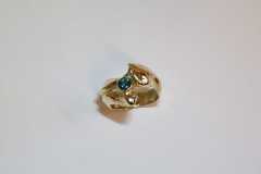 Gouden ring met topaas.